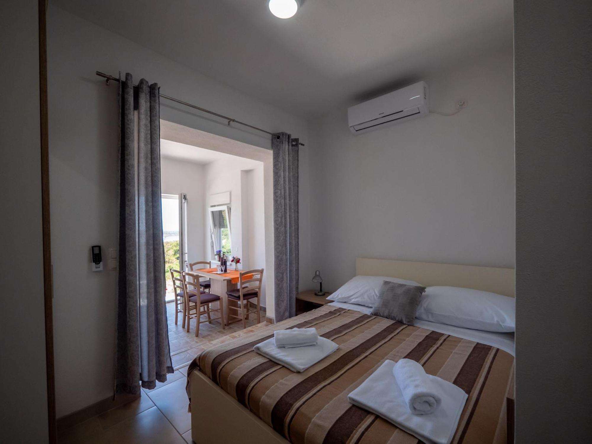 Apartments Tri Mora Ražanac Oda fotoğraf