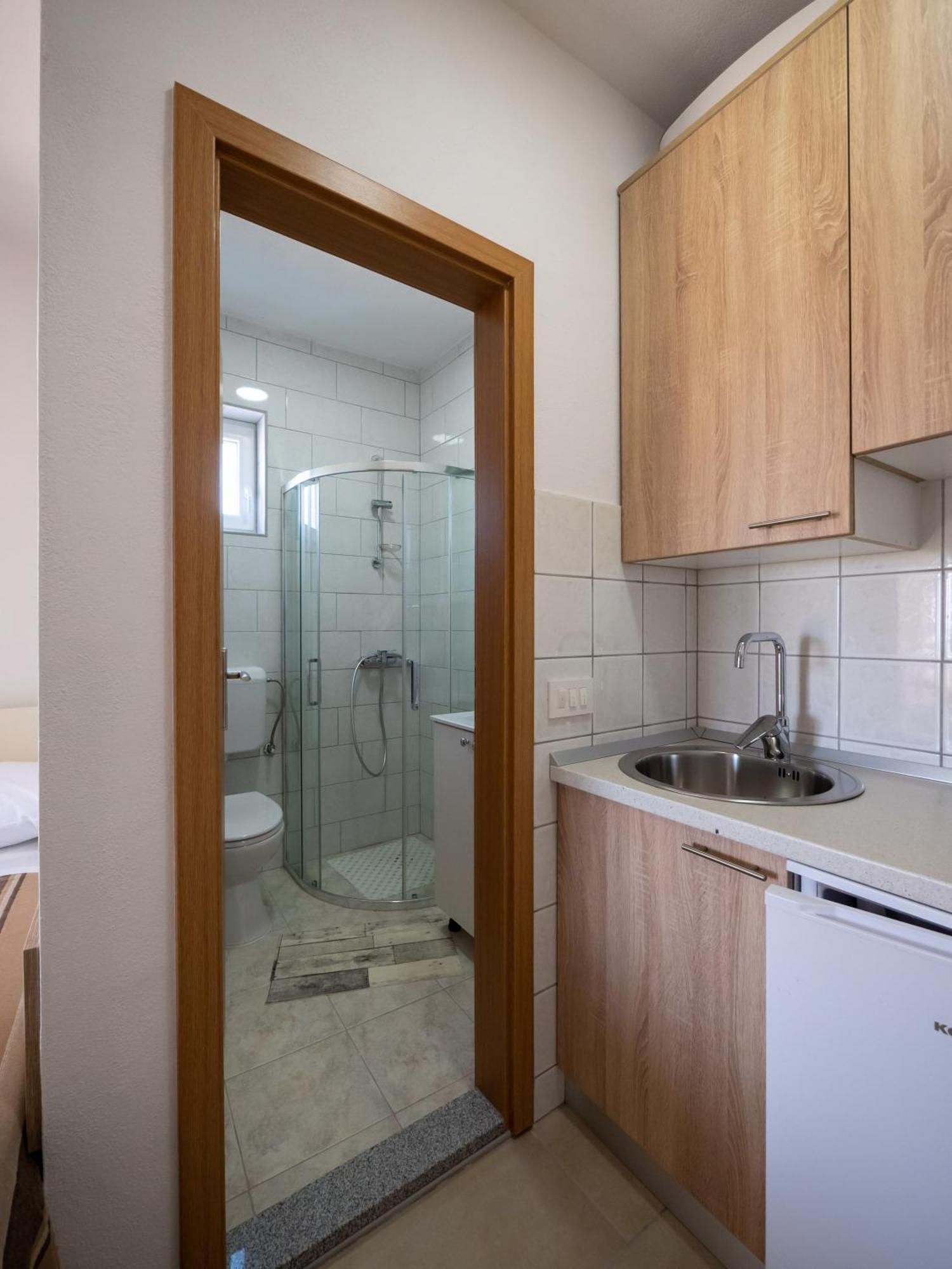 Apartments Tri Mora Ražanac Oda fotoğraf
