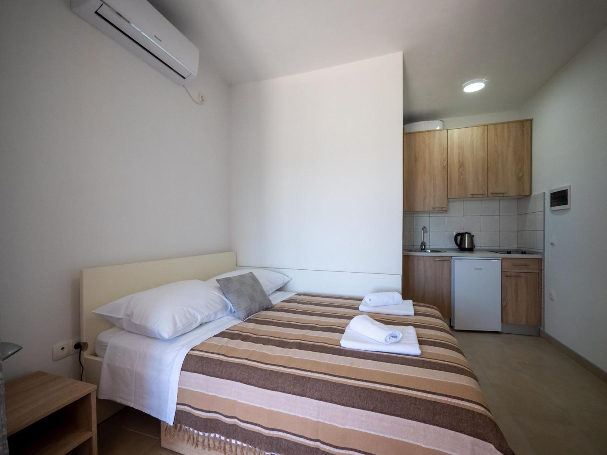 Apartments Tri Mora Ražanac Oda fotoğraf