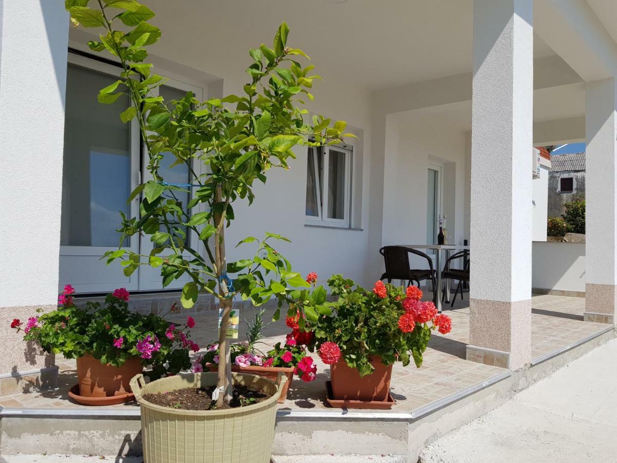 Apartments Tri Mora Ražanac Dış mekan fotoğraf